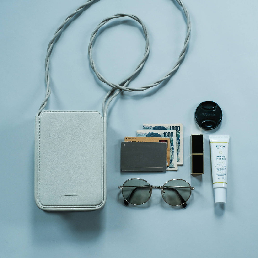 objects in “objcts” vol.2  旅に出る日のバッグの中身