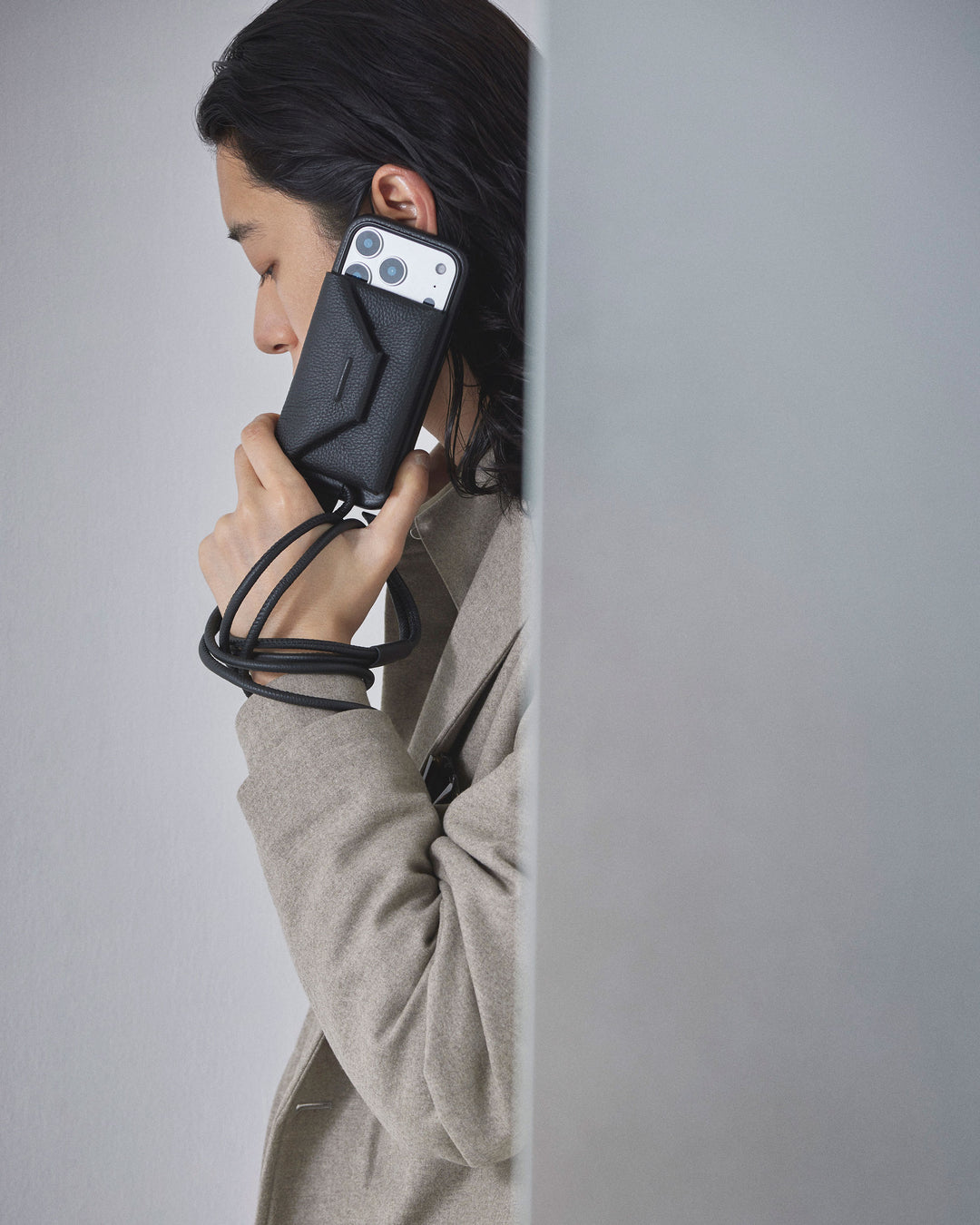 アジャスタブルレザーストラップ + iPhoneケースセット - エンベロープ - チャコール