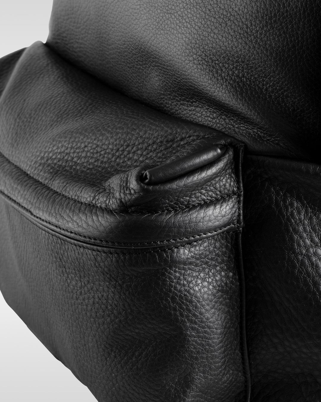エッセンシャルレザーデイパック ラージ